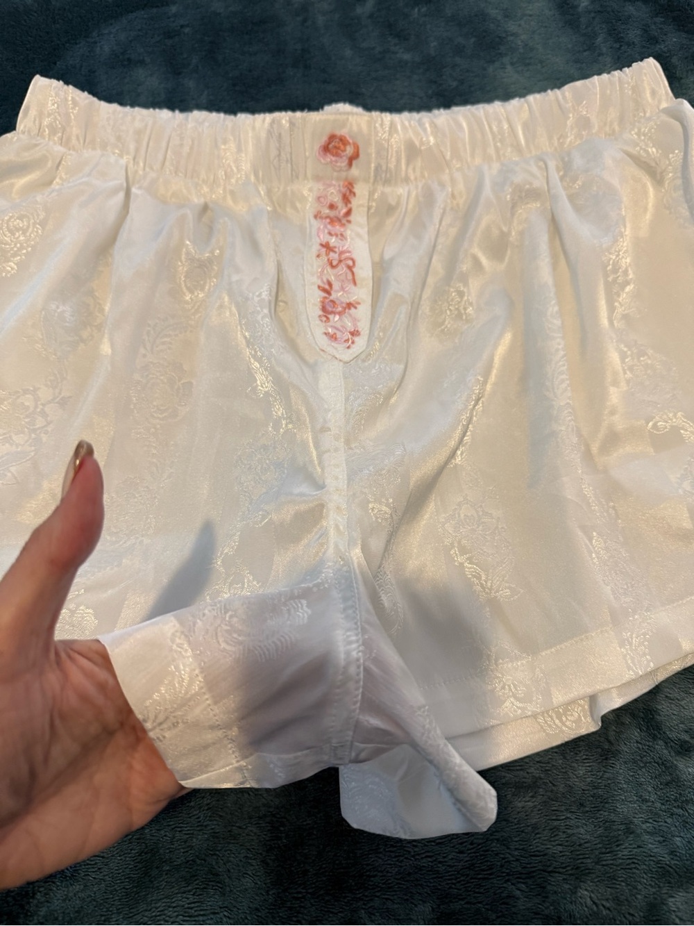 FREE P / Omg ! THIS SUMMERS MOST FEMININE ITEM! shorts / bloomers ! 
Just do it